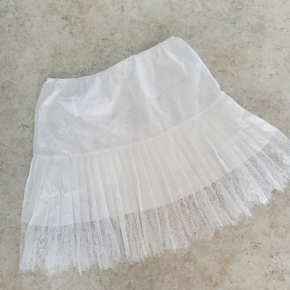 White Lace Miniskirt - Picture 1 of 5